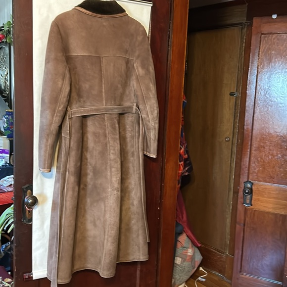 Vintage Eaton Chelsea Place long brown sheepskin coat, woman size 10 - Picture 2 of 6